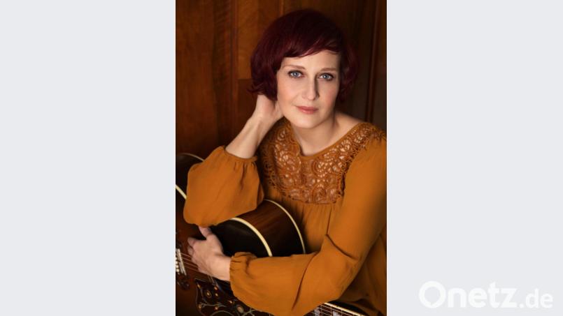 Diane Weigmann sagt über sich, dass sie über das Leben, das Lieben und das Loslassen schreibt. Über das, was Menschen ausmacht, sie beeinflusst und prägt. Davon singt sie am 5. Dezember bei &quot;Klein &amp; Kunst&quot; in der Max-Reger-Halle. Bild: Anne de Wolff