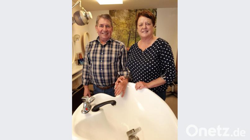 Bitte Haare waschen, schneiden, fönen - diese Worte gehörten viele Jahre zum täglichen Wortschatz im Friseurgeschaft von Karl und Agnes Ermer. Bild: bey