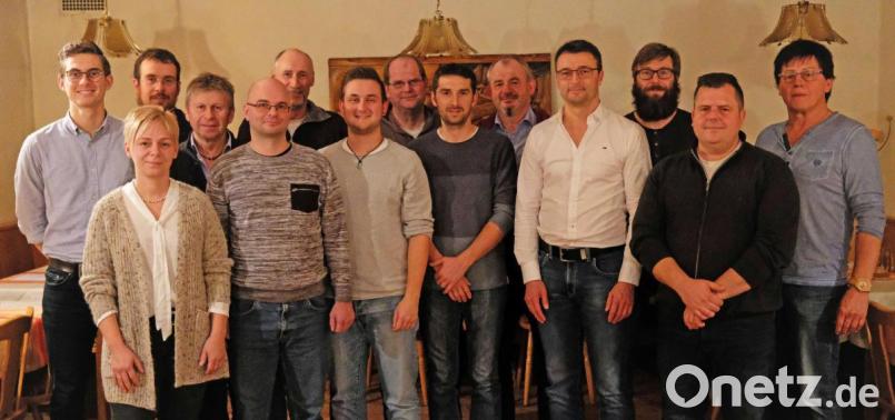Helmut Ries (rechts), Vorsitzender der Wählergemeinschaft Saltendorf, freut sich, dass sich genug Kandidaten für die Liste der Wählergemeinschaft Saltendorf fanden. Bild: twi