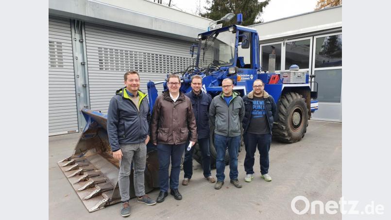 Die Baumaßnahmen des THW begutachten Bundestagsabgeordneter Uli Grötsch, Andreas Duschner, Thomas Schiller, Markus Koller und Falco Bauer. Bild: exb