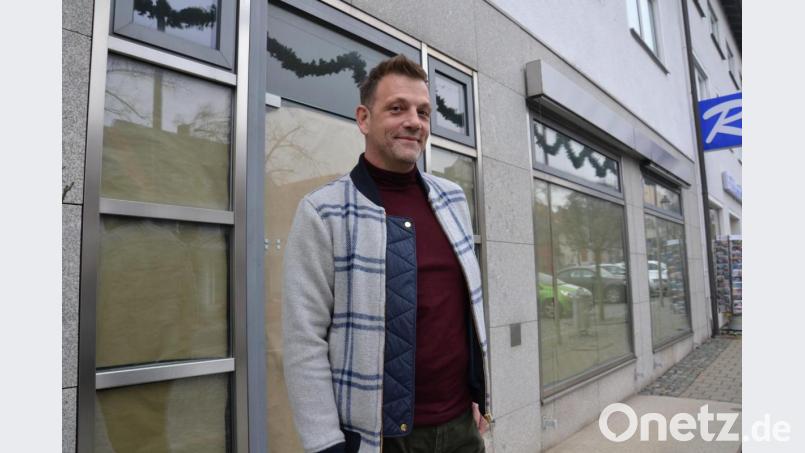 Christian Frischholz wird im Februar ein Geschäft eröffnen. Noch befindet sich das Erdgeschoss des Anwesens Bahnhofstraße 6 mitten in der Umbauphase. Das Ladenkonzept steht jedoch fest. Bild: ck
