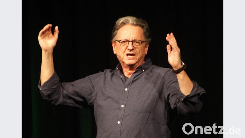 Neuer Titel, altes Format: Günter Grünwald trat vor 1000 Besuchern in der Oberpfalzhalle auf. Bild: Hirsch