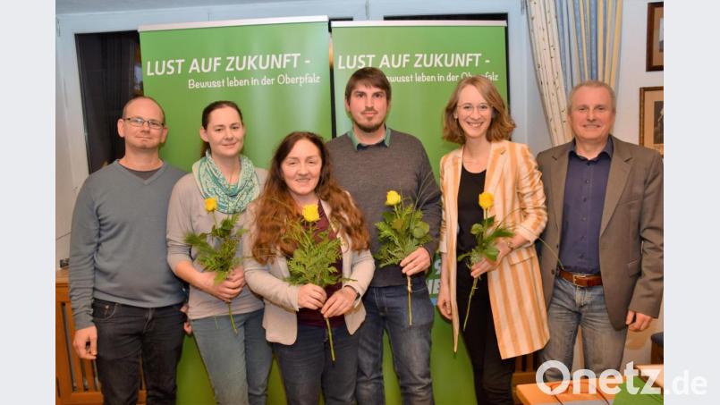 Gründungsvorsitzende des größten Ortsverbandes der &quot;Grünen&quot; im Landkreis ist Anne Droste (dritte von links). Landesvorsitzende Eva Lettenbauer (zweite von rechts) macht Mut für die Kommunalwahl 2020. Bild: fz