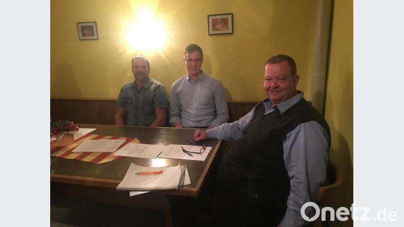 Gründungsmitglieder „Freie Bürger“ Weigendor (von links nach rechts): Jens Sollner, Toni Grötsch und der einladende Jürgen Haas. Bild: glb