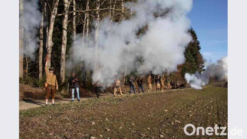 Das Jubiläumsschießen zum 40-jährigen Bestehen der Vereinsfreundschaft schossen die Böllerschützen beider Vereine gemeinsam an. Bild: frd