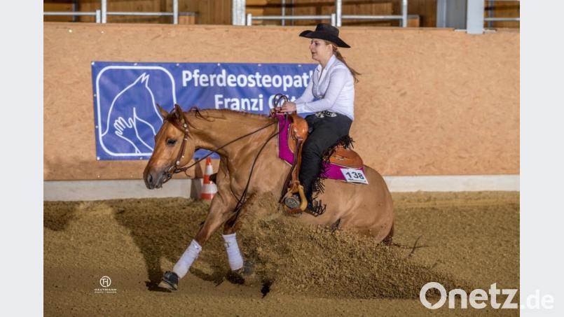 Smona Neumüller auf ihrem Pferd &quot;Mamma Mia Katy&quot;, das aber nicht mit nach Oklahoma kommen wird. Bild: ubb