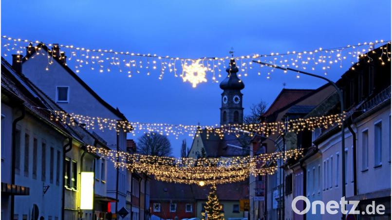 Die neue Beleuchtung in Floß vermittelt Wärme und Gemütlichkeit. Bild: mef