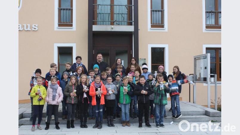 Die Grundschüler waren im Rathaus zu Gast. Bild: exb