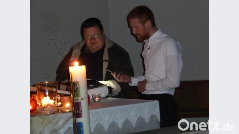 Die Geistlichen beider Konfessionen leiten den Gottesdienst. Bild: wrt