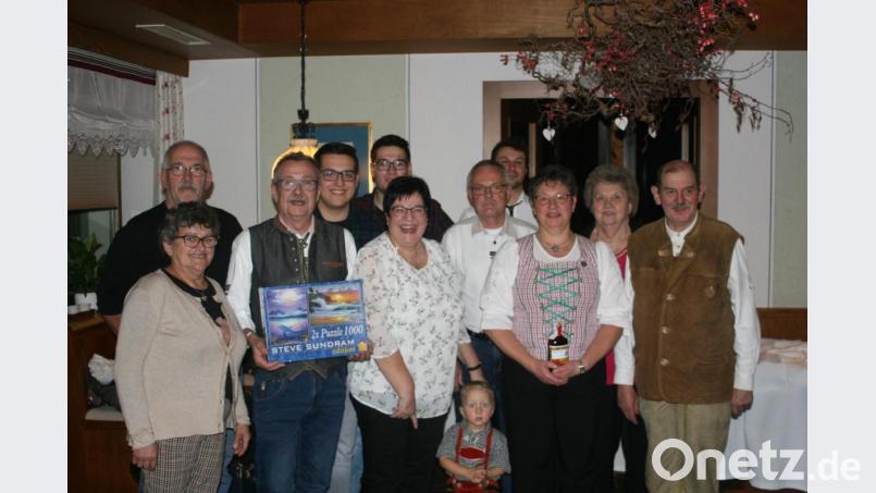 Das 40-jährige Bestehen der Freundschaft zwischen den Pirkhofer Schützen und den Reservisten aus Abtsgmünd-Hohenstadt war Anlass für ein Jubiläumsschießen. Die Erstplatzierten durften sich über Preise freuen. Bild: frd