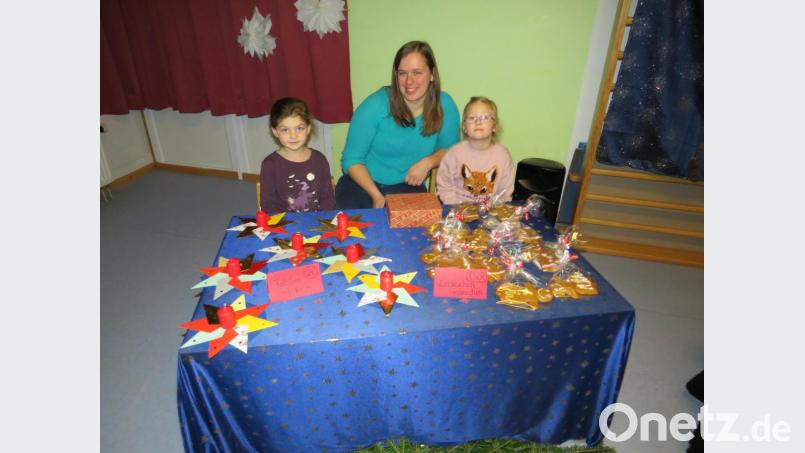Selbstgefertigte Weihnachtliche gibt es beim Elterncafe im AWO-Kindergarten Regenbogenland. Bild: adj