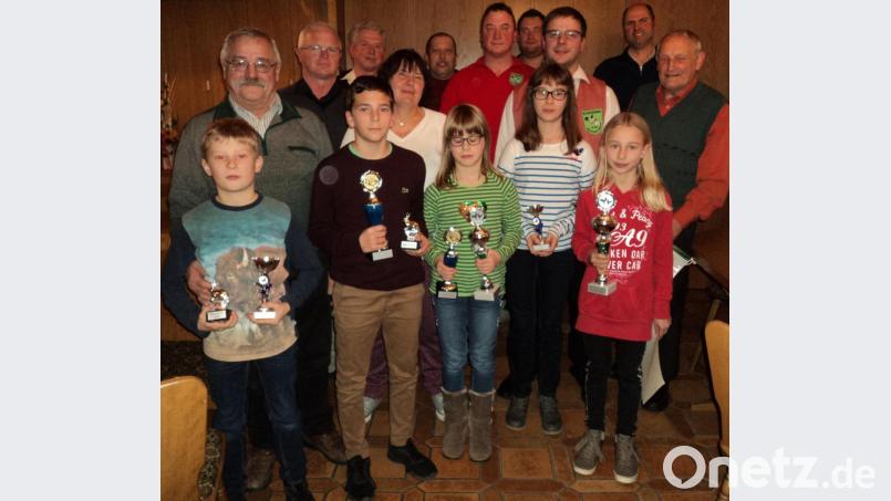 Zahlreiche Preise heimsten die erfolgreichen Züchter bei der Ausstellung des Kleintierzuchtvereins ein. Bild: ksi