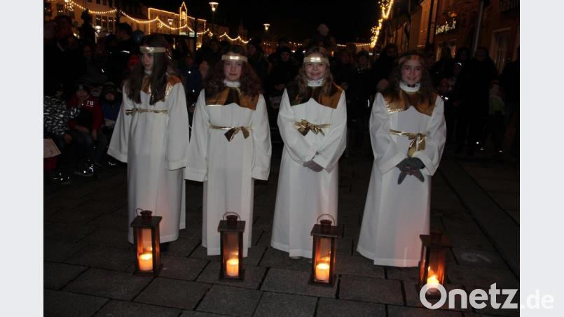 Vier Engel sammelten die Wunschzettel der Kinder für das Christkind ein. Bild: kro