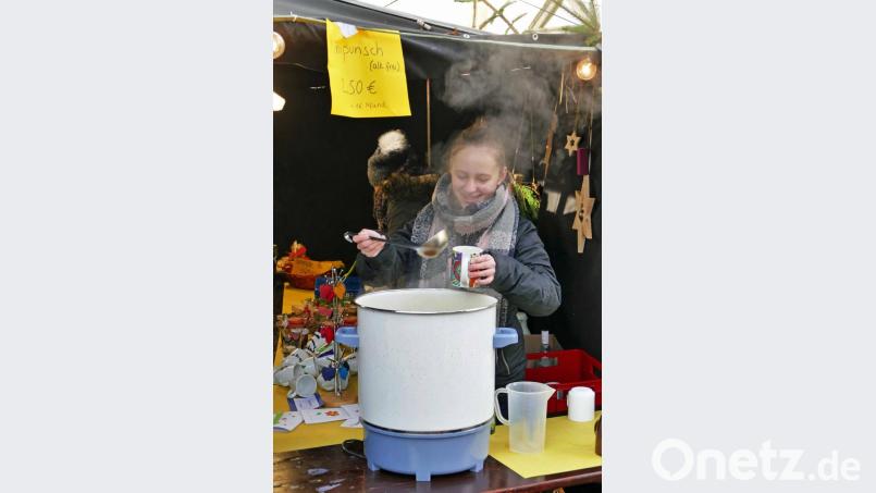 Punsch oder Glühwein waren natürlich ein &quot;Muss&quot;. Bild: wbe