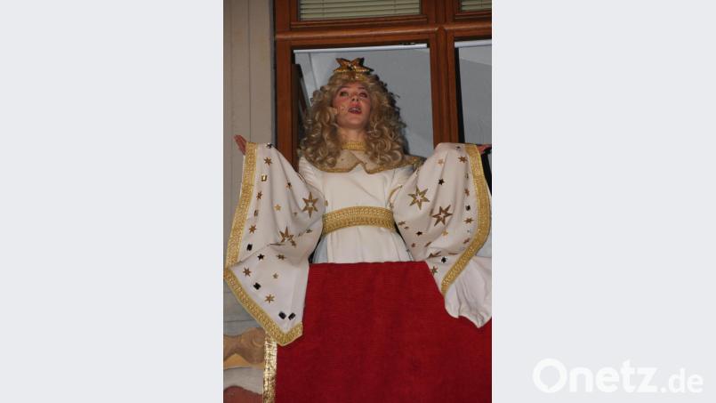 Als Christkind sprach die 15-jährige Katharina Häring erstmals den Prolog zu den Kindern. Bild: kro