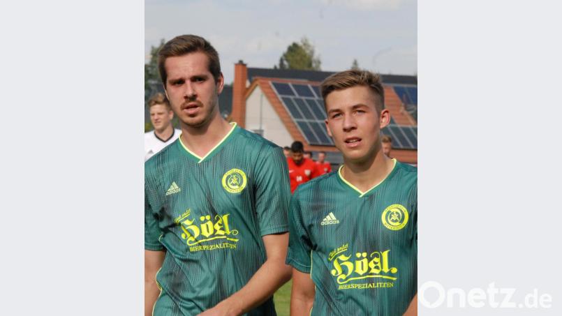 Der SV Mitterteich feierte am Samstag bei Bayernliga-Absteiger SpVgg Jahn Forchheim einen 2:0-Erfolg. Die Tore erzielten Kevin Grünauer (rechts) in der zweiten Minute und Marco Kießling (links) in der Nachspielzeit. Bild: gb