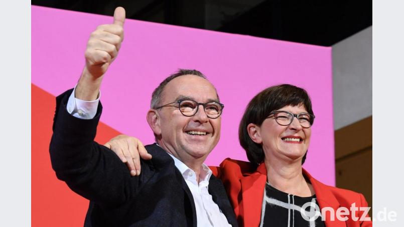 Norbert Walter-Borjans und Saskia Esken nach der Bekanntgabe des Ergebnisses im Willy-Brandt-Haus in Berlin. Bild: Jörg Carstensen