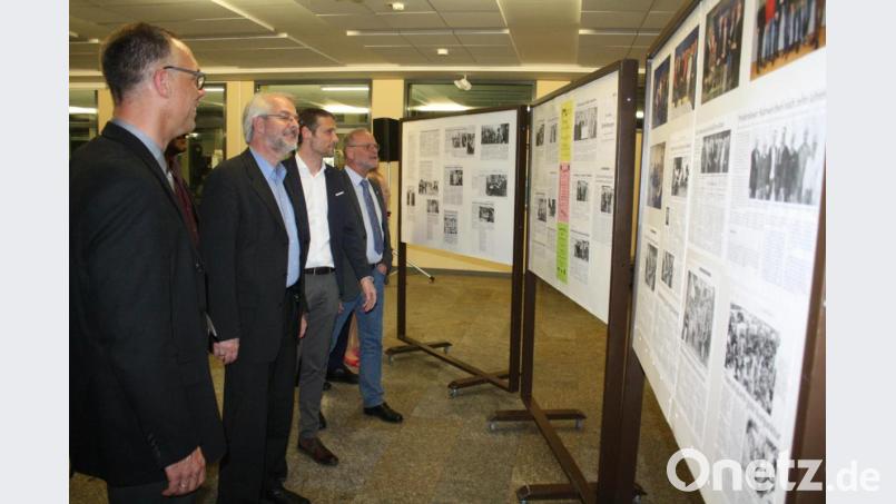 Zweiter Vorsitzender Tobias Krafczyk (links) rief bei seiner Präsentation auch die Jubiläumsausstellung &quot;25 Jahre Ortenburger&quot; in Erinnerung. Bild: lg