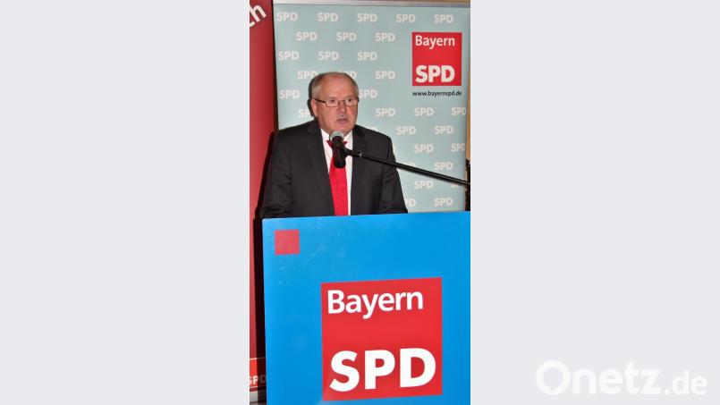 SPD-Landratskandidat Peter Lehr: &quot;Wir sind das soziale Gewissen, und Ihr alle gebt unserer Partei dieses soziale Gesicht.“ Bild: stg