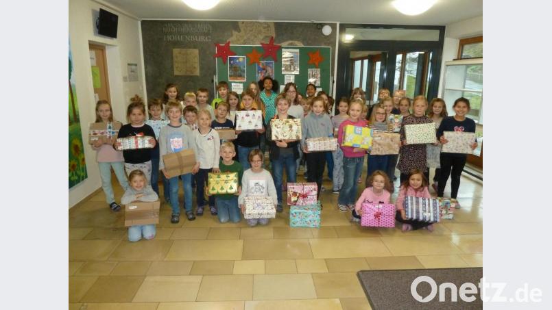 Wie jedes Jahr schicken die Kinder der Lauterachtal-Grundschule Hohenburg Päckchen über die Aktion Pomoc noch Südosteuropa. Bild: hah