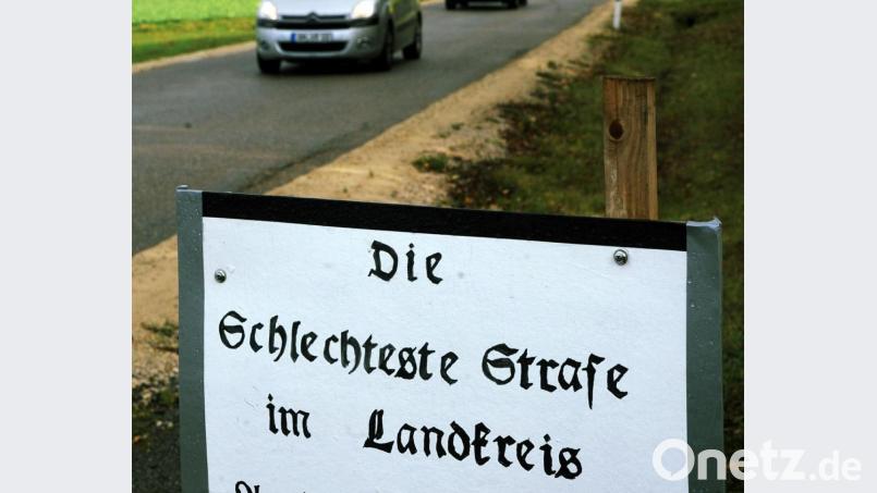 "Die schlechteste Straße im Landkreis" - liegt laut einem verärgerten Bürger wohl zwischen dem Höhenweg (Ortsausgang Poppenricht Richtung B 85) und der Karmensöldner Straße Richtung B 85. Bild: gf