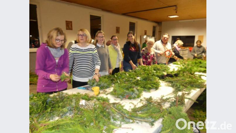 Adventskränze und Weidensterne bildeten die jüngste &quot;Ernte&quot; beim Obst- und Gartenbauverein Bild: rn