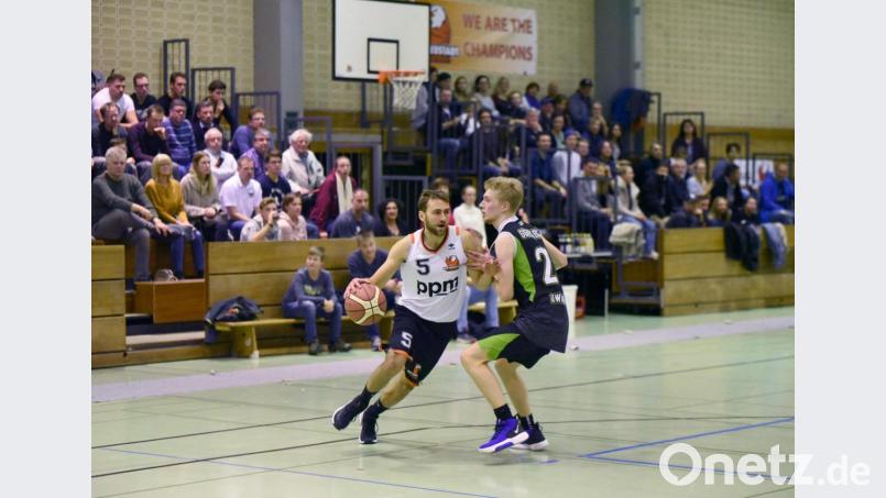 Auch Captain Tobias Merkl (links) macht eine starke Partie. Bild: Tobias Schwarzmeier