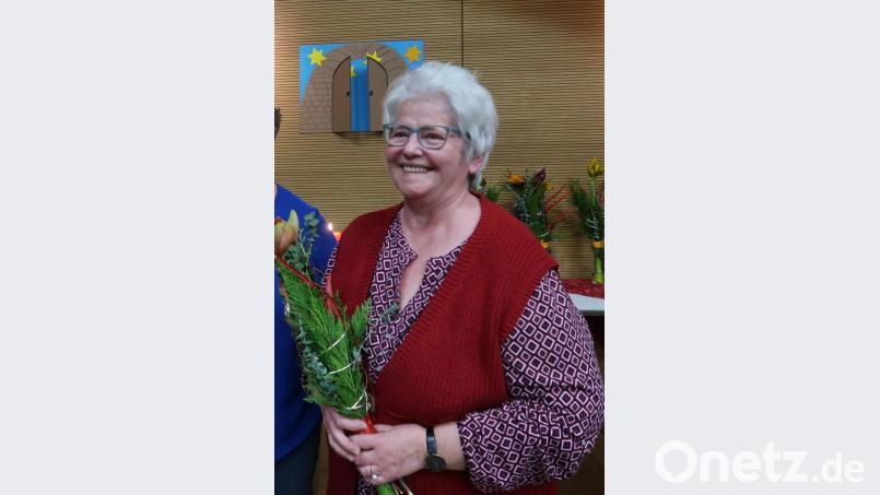 Für ihre langjährige Vorstandstätigkeit ernennt der Frauenbund Vilseck Brigitte Eglmeier zum Ehrenmitglied. Bild: rha