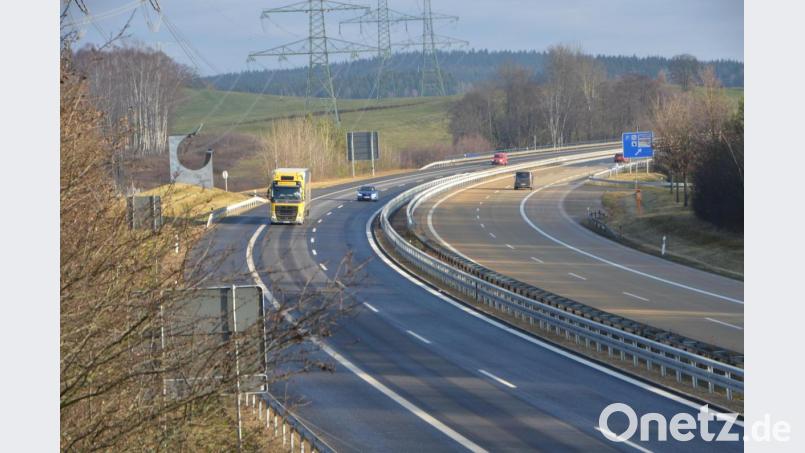 Auf der Bundesautobahn A 6 lief am Montag ein ruhiger Fernverkehr ab. Selbst in unmittelbarer Nähe des Grenzübergangs ist weithin kein Stau in Sicht. Bild: dob