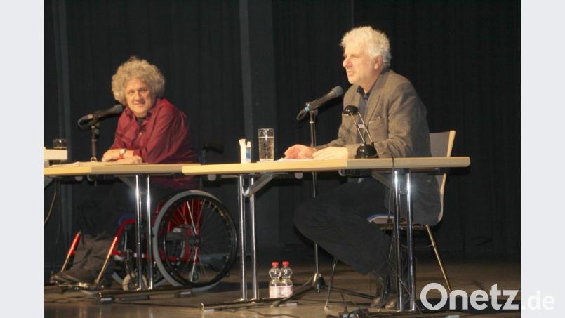 Udo Wachtveitl als grandioser Sprecher und Hans Kriss als Erzähler begeisterten mit ihrem Programm &quot;Mörderisches Bayern&quot;. Bild: Ferdinand Schönberger