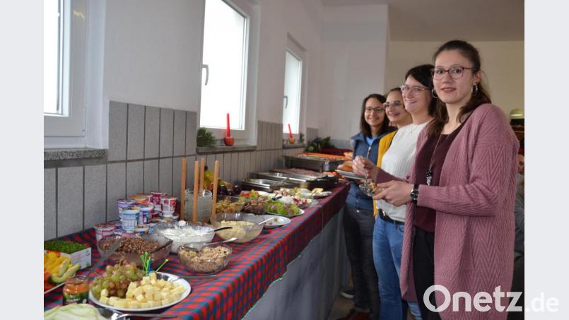 Die Landjugend Etzgersrieth hat sich viel Mühe gemacht und bot einen Adventsbrunch für die Bevölkerung zugunsten für Lichtblicke an. Die Aktion wurde sehr gut angenommen. Bild: gi