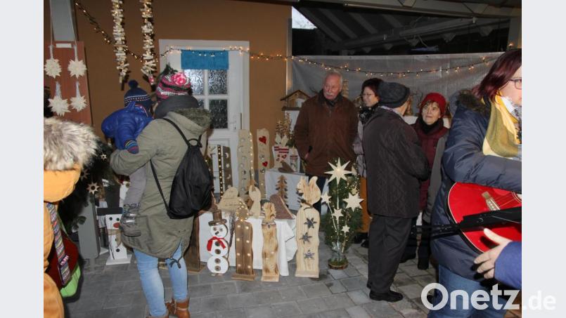 Wer noch nicht den richtigen Weihnachtsschmuck hatte, wurde fündig. Bild: ral