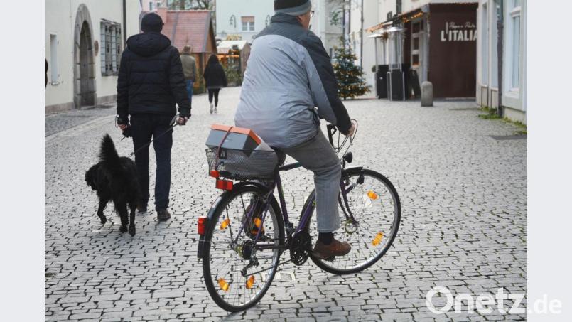 Wer wie vorgeschrieben langsam fährt, kann auch schnell mal ausweichen. Viele Radfahrer sind in der Fußgängerzone allerdings zu rasant unterwegs. Das macht Fußgänger rasend. Bild: Gabi Schönberger