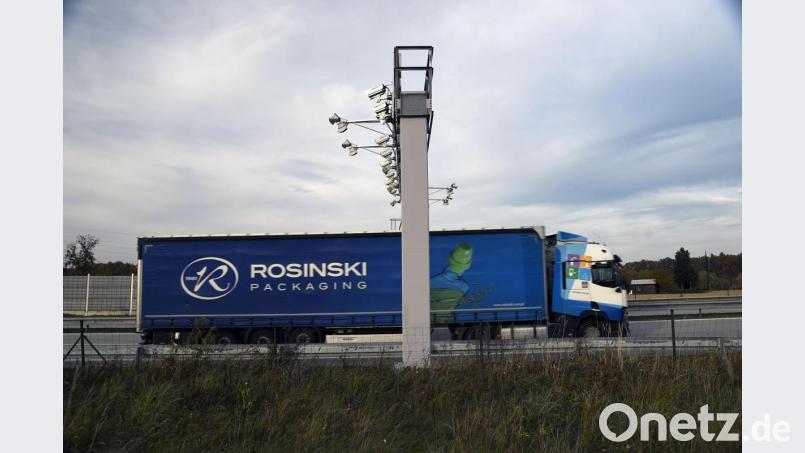 In Tschechien gibt es ein neues Lkw-Mautsystem. An den Grenzübergängen kann es zu Staus kommen. Bild: Drahoslav Ramik/dpa