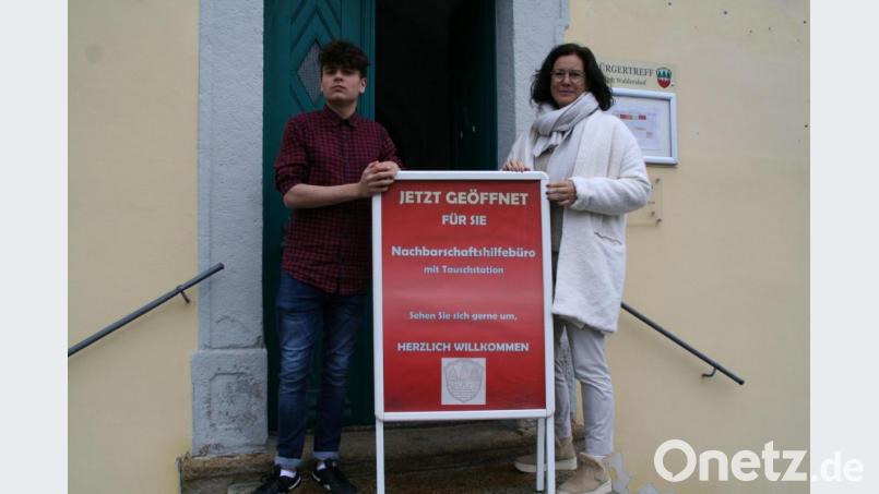 Im Nachbarschaftshilfebüro agiert jetzt Sebastian Faltermann. Bürgermeisterin Friederike Sonnemann freut sich über die Neubesetzung. . Bild: fpoz