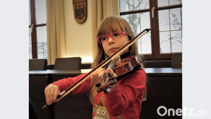 Beim Kreismusikschulkonzert &quot;Kinder spielen für Kinder in Not&quot; dürfen die kleinen Schüler beweisen,, dass sie fürs große Publikum bereit sind. Bild: ubb