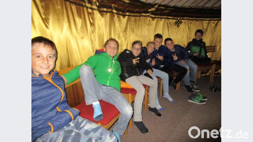Die Schüler besuchten die Jurte. Bild: Realschule im Stiftland/exb
