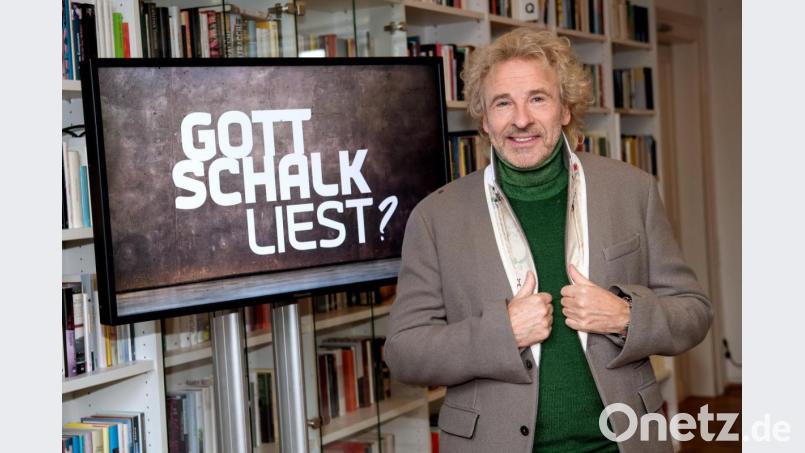 Thomas Gottschalk präsentiert bei einer Pressekonferenz seine Sendung "Gottschalk liest?". Bild: Sven Hoppe/dpa