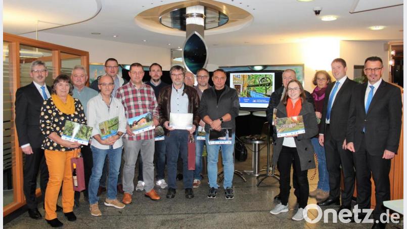 Jede Menge spannende Motive von verlassenen Orten sind in dem Fotokalender 2020 der Raiffeisenbank Oberpfalz NordWest eG enthalten, der jetzt vorgestellt wurde. Bild: stg