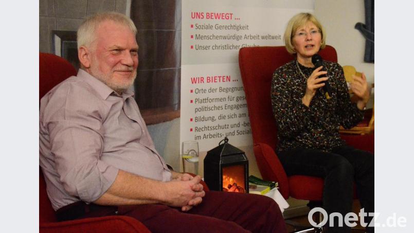 Alfons Ernstberger steht hinter der Fridays-for-Future-Bewegung. Gemeindereferentin Maria Rehaber-Graf macht deutlich, wie sinnstiftend es sei, Verzicht zu üben. Bild: Kunz