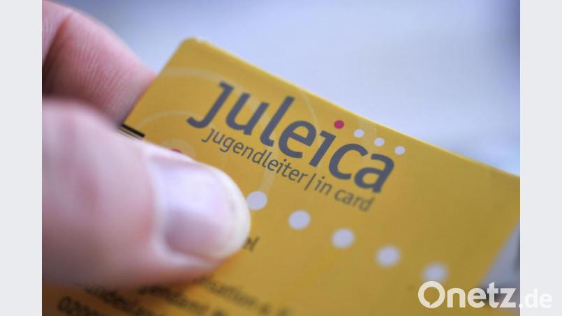 Die Juleica ist der bundesweit einheitliche Ausweis für ehrenamtliche Mitarbeiter in der Jugendarbeit. Bild: Peter Steffen dpa