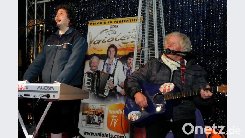 Die Vaiolets bei ihrem Auftritt am Montagabend auf dem Amberger Weihnachtsmarkt. Bild: Stephan Huber