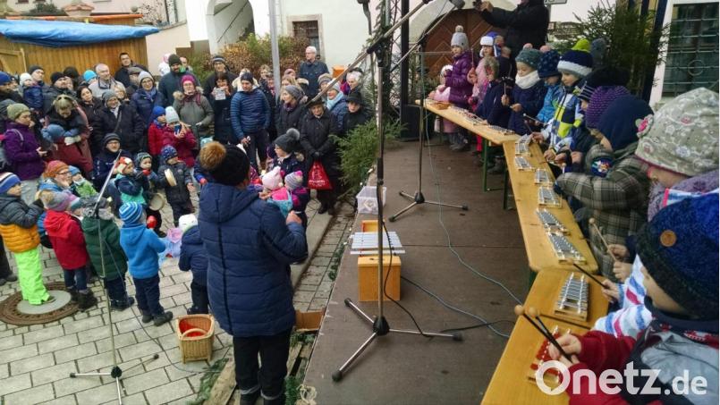 Voll in ihrem Element sind die Kleinen der Musikalischen Früherziehung bei ihren Vorträgen. Bild: kwl