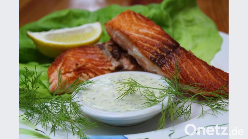 Nicht nur zu gebratenem Lachs passt die süß-säuerliche Sauce. Bild: Bild: exb/Matthias Würfl