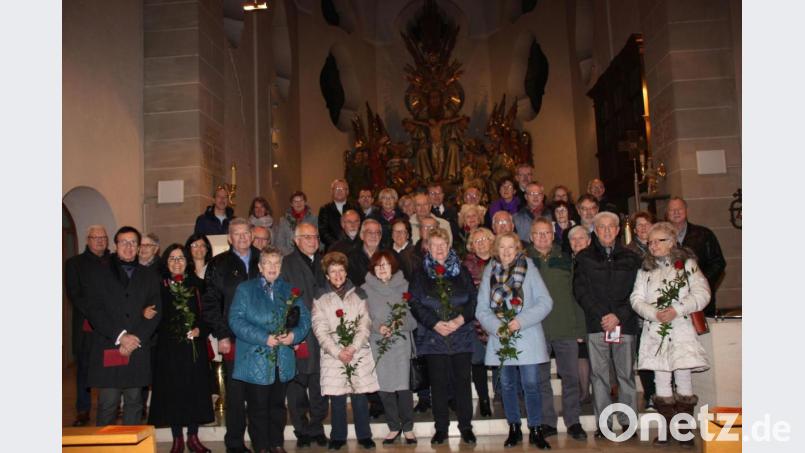 22 Jubelpaare nutzen das Angebot der Pfarrei Heiligen Familie, ihr Ehejubiläum gemeinsam zu feiern und sich für viele weitere Jahre den kirchlichen Segen geben zu lassen. Bild: ads