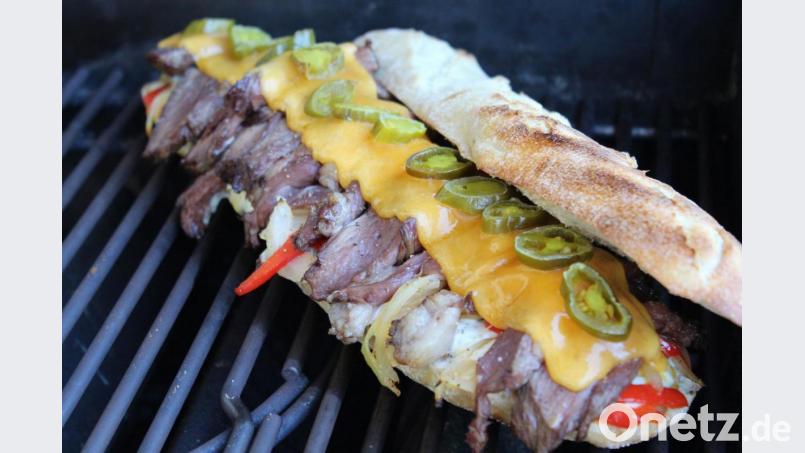 Käse, Zwiebeln, Paprika und Jalapeños lösen im Mund eine Geschmacksexplosion aus. Bild: Matthias Würfl
