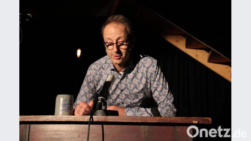 Einen kurzweiligen Abend, an dem viel gelacht wurde, bescherte Schafferhof-Wirt Reinhard &quot;Kitty&quot; Fütterer seinen Gästen bei der Lesung seiner autobiografischen Anekdoten und Kurzgeschichten auf eigener Bühne Bild: prh