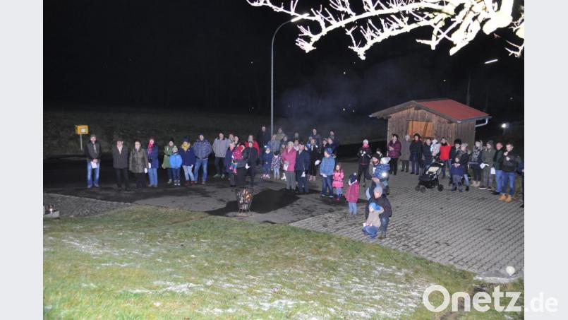 Rund 60 Bürger und Gäste hatten sich zur Adventsfeier eingefunden. Bild: ak