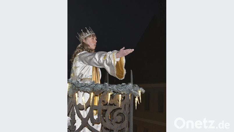 Christkind Marina Brütting beim Prolog. Bild: sck