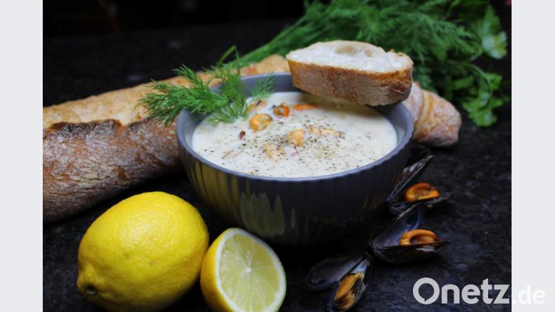 Eine Muschelsuppe zum Sattessen: Im amerikanischen Original kommen Venusmuscheln in den Topf, doch die „Clam Chowder“ schmeckt auch mit Miesmuscheln köstlich. 	Bild: exb/Matthias Würfl Bild: Matthias Würfl